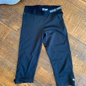 Nike Pros cropped leggings